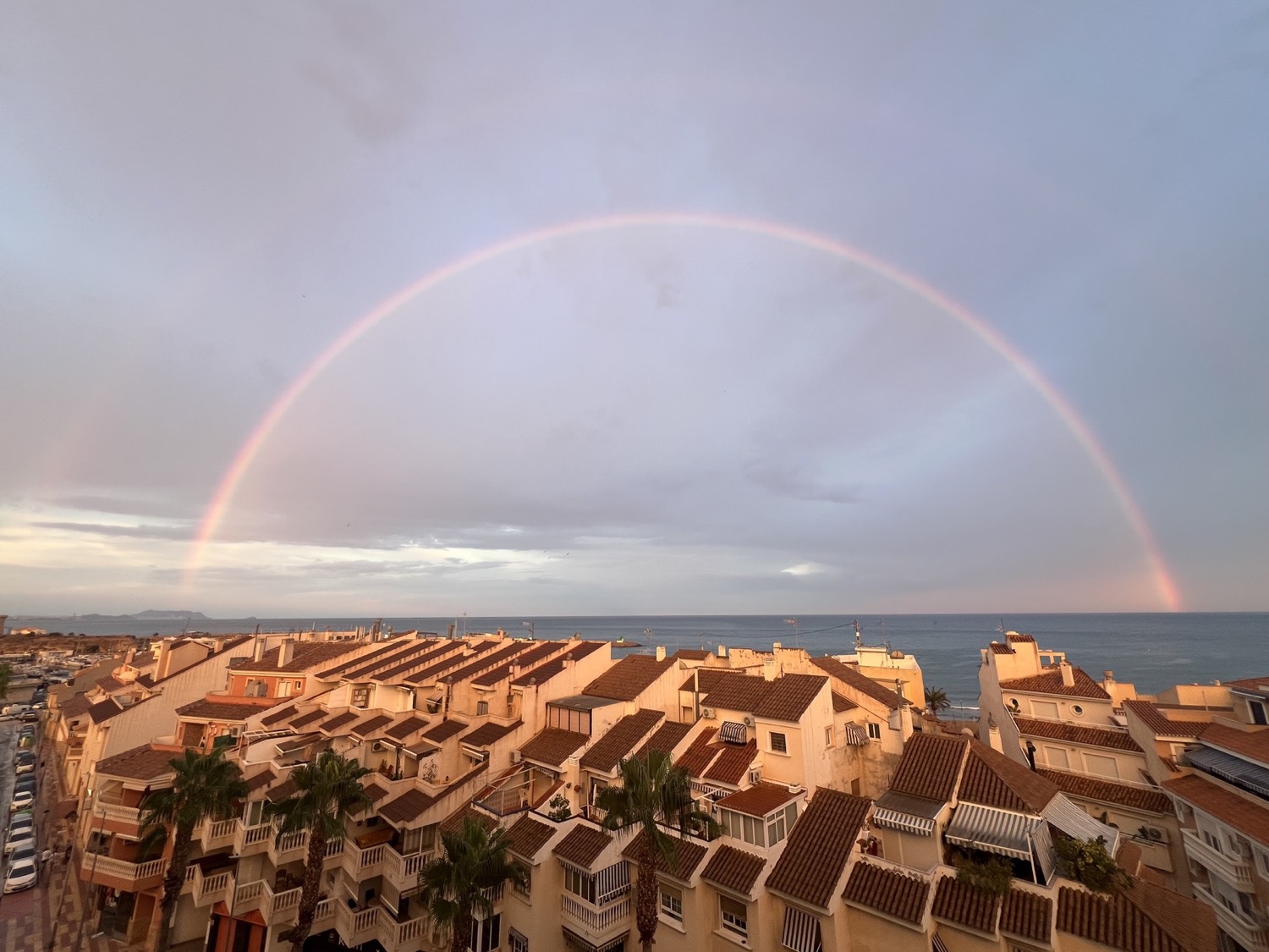 Arcoíris sobre Carrer la Mar — Playa Campello