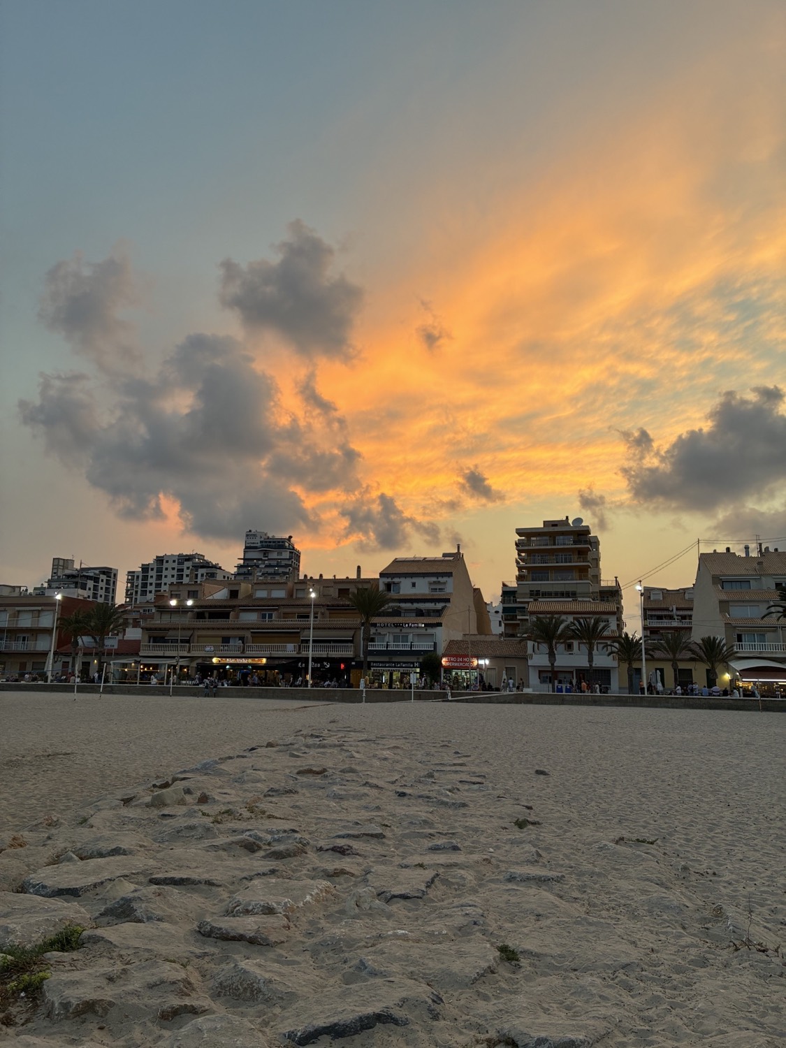El cielo se enciende — Playa Campello